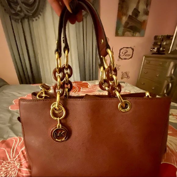 Michael Kors Medium Burgundy Selma Bag - Picture 4 of 8